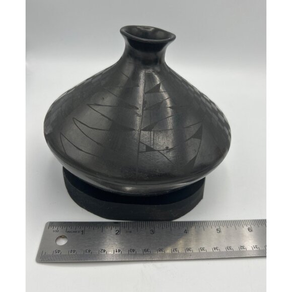 Pueblo Black Pottery Bud Vase Mato Ortiz Round bottom VTG 5.5" high 5" diameter - Picture 7 of 8